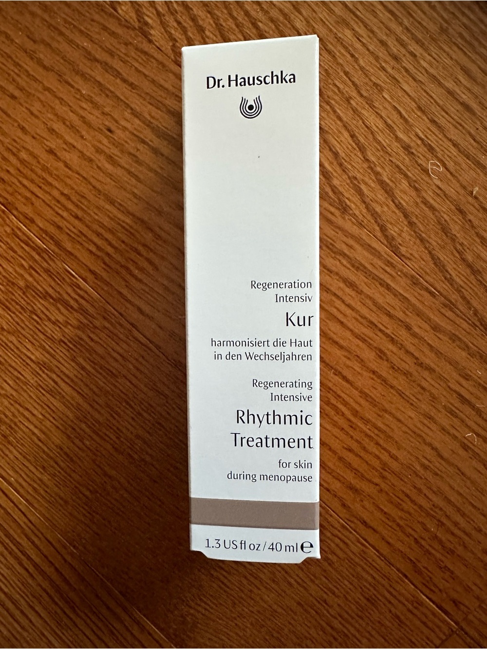 Dr.Hauschka  Regenerating Intensive rhythmic treatment For Skin During Menopause